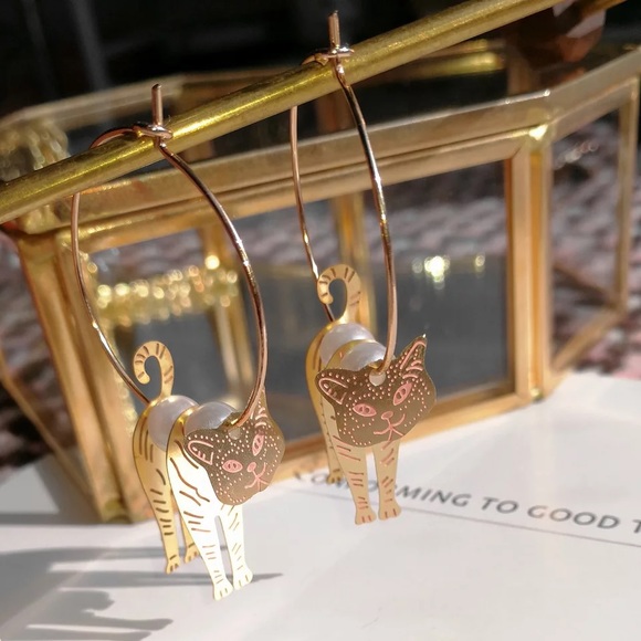 Jewelry - Cute Cat Pearl Hoop Earrings